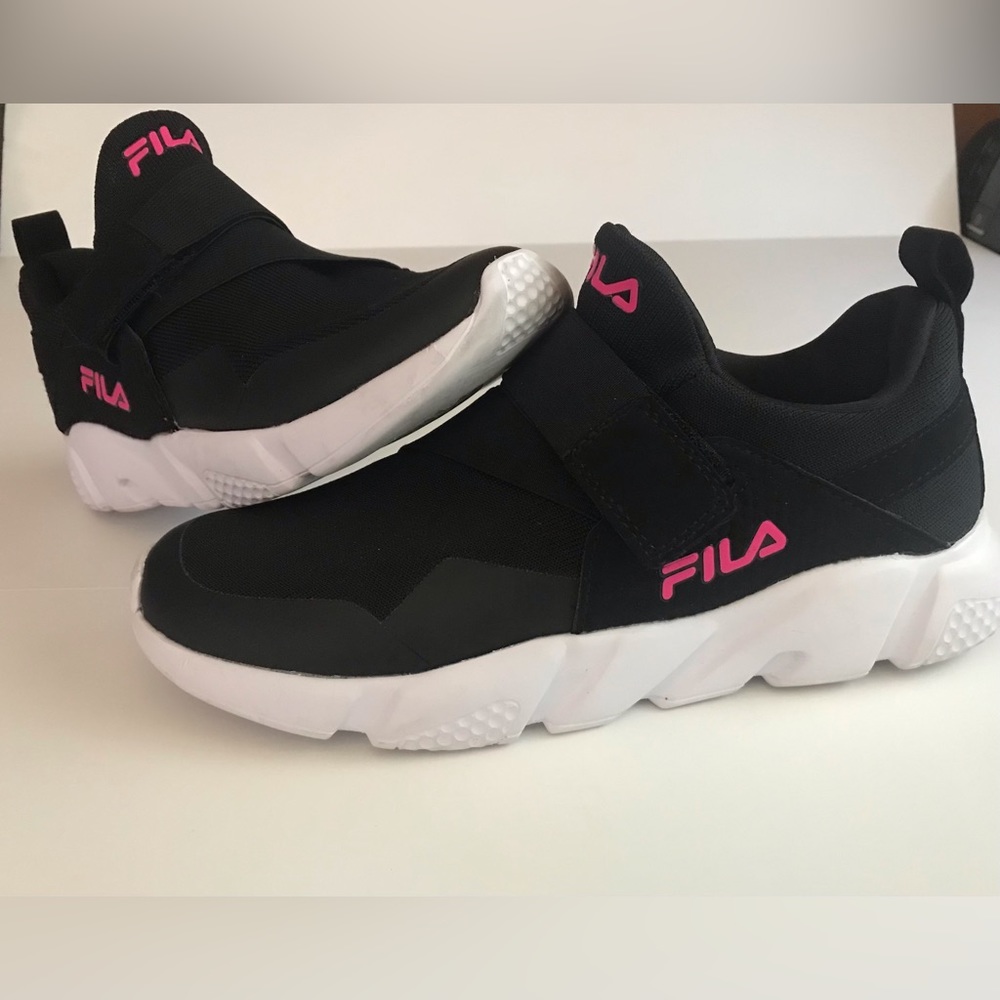 EUC FILA VASTRA WOMENS BLACK/PINK/WHITE SOLE RUNNING SHOES-SIZE 9 1/2